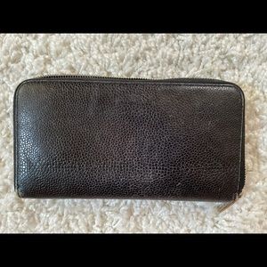 Tod’s Black Leather Zipper Wallet